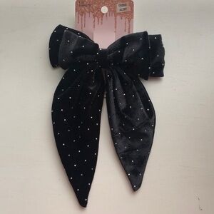 New bow hair clip- Perfect for the holidays!